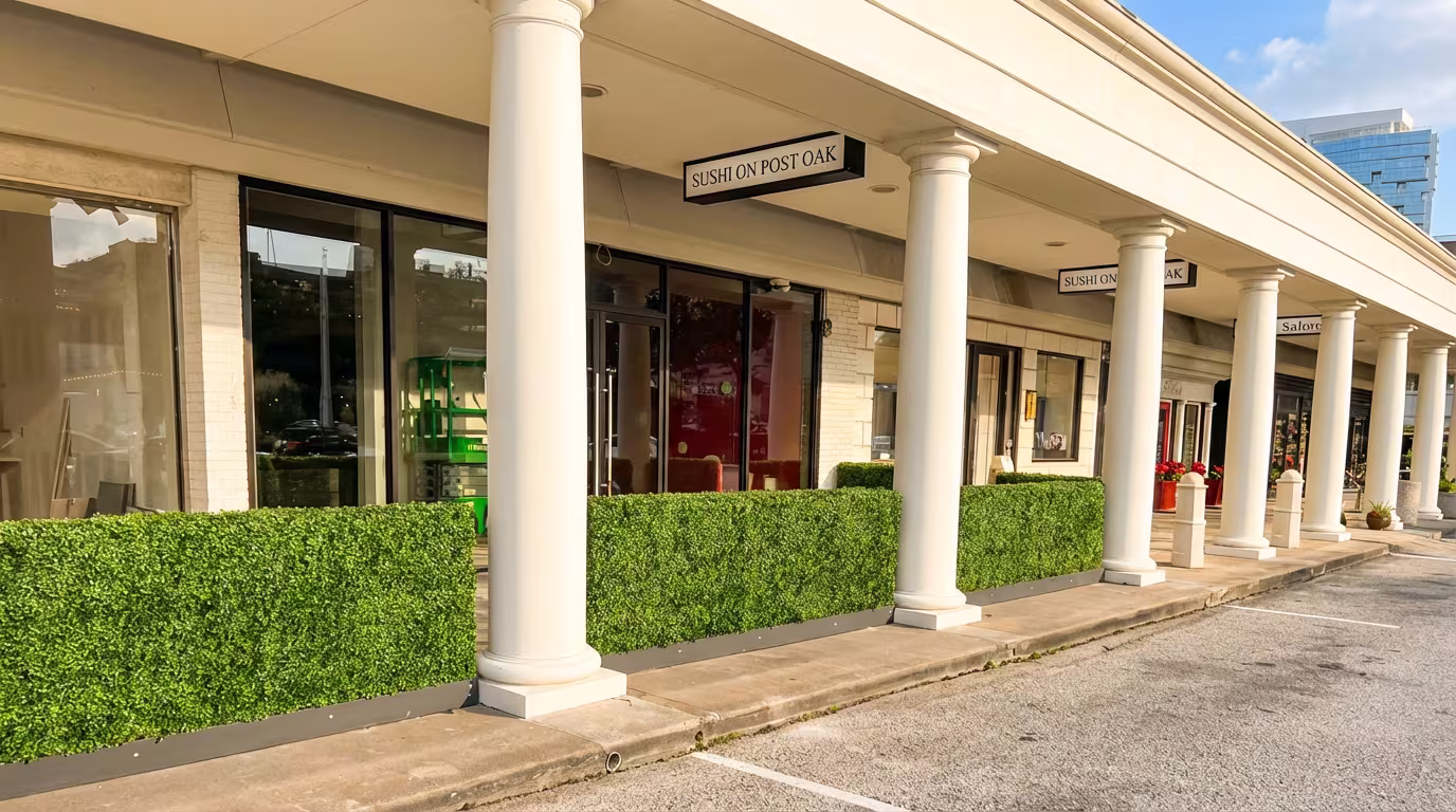Houston restaurant patio hedge panel application