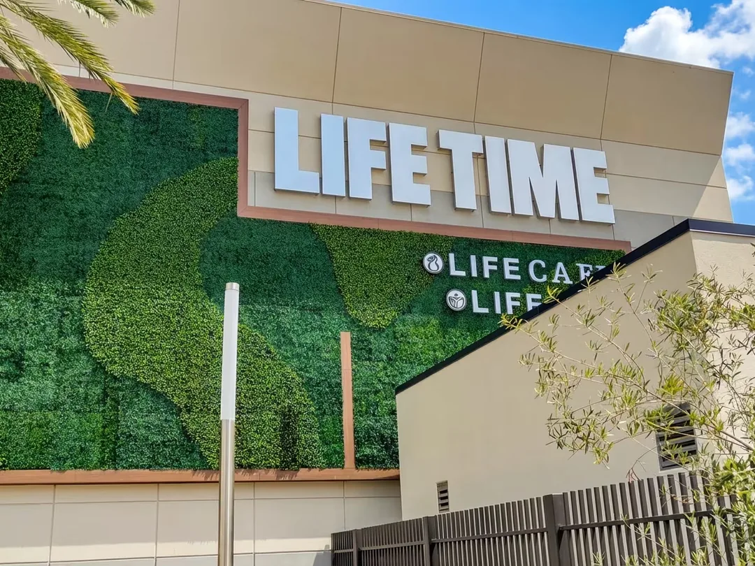 The 163-foot artificial living wall at Lifetime Irvine